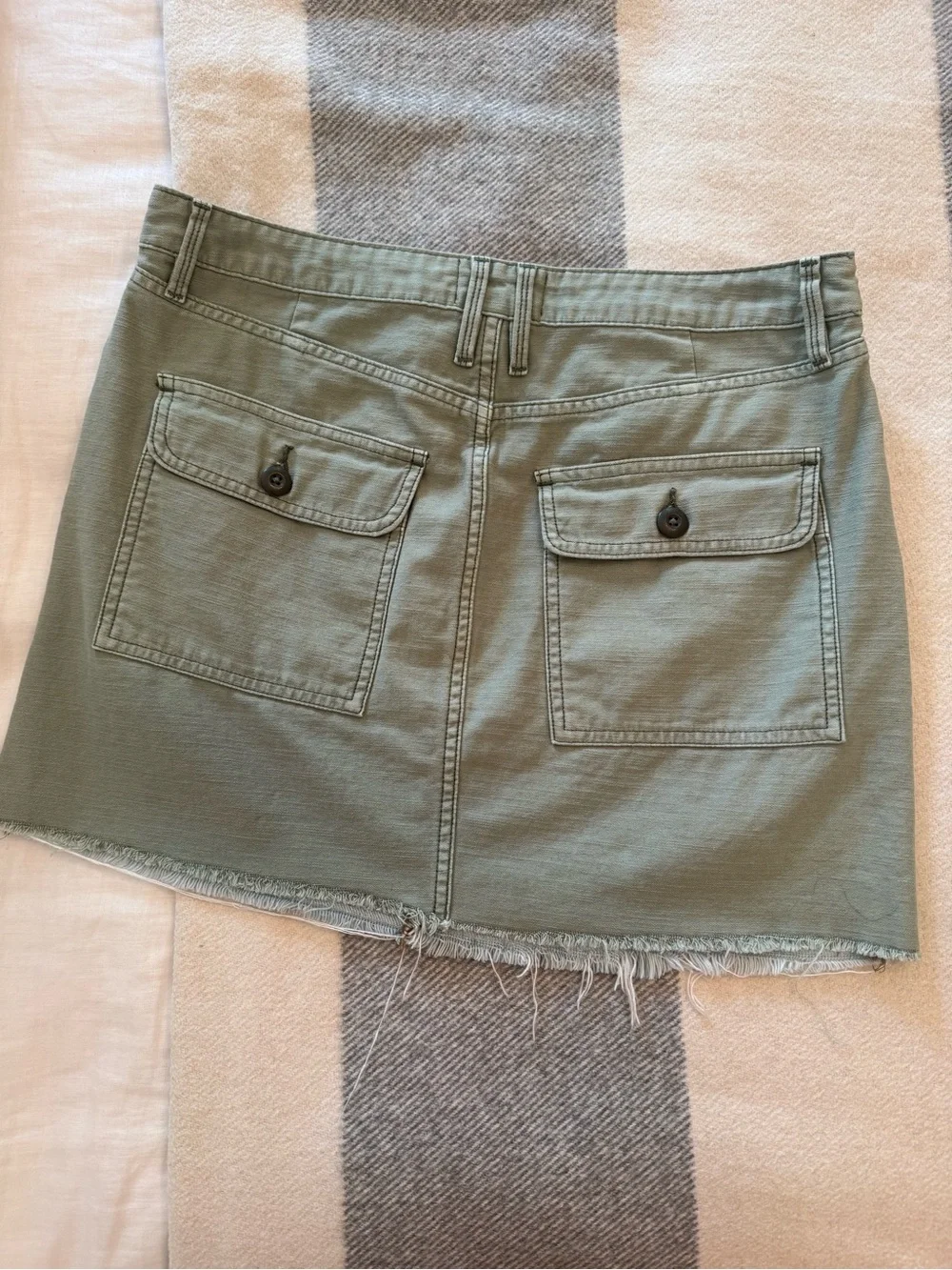 Frame Color block Mini Skirt with Frayed Hem